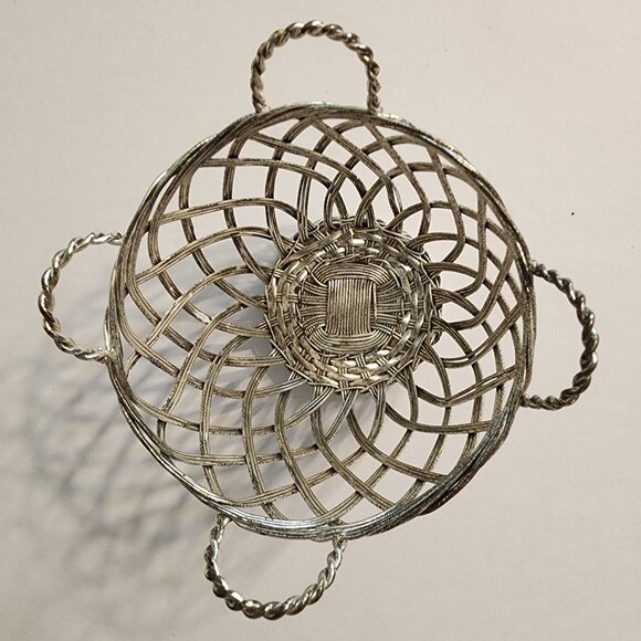 Small Silverplated Woven Metal Basket - Picture 2 of 3